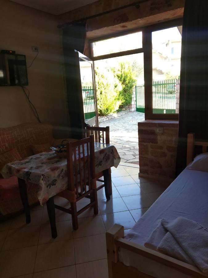 كساميل Altin Skrapari Guesthouse المظهر الخارجي الصورة