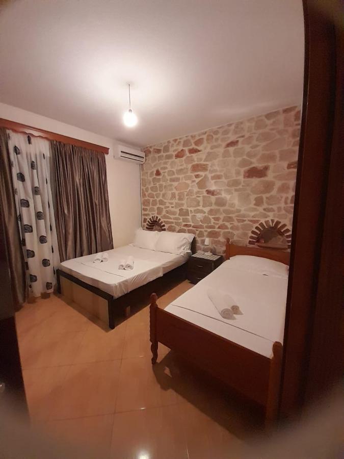كساميل Altin Skrapari Guesthouse الغرفة الصورة