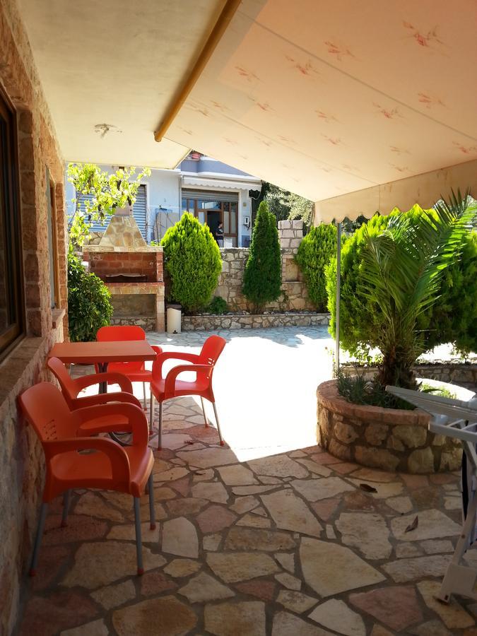 كساميل Altin Skrapari Guesthouse المظهر الخارجي الصورة