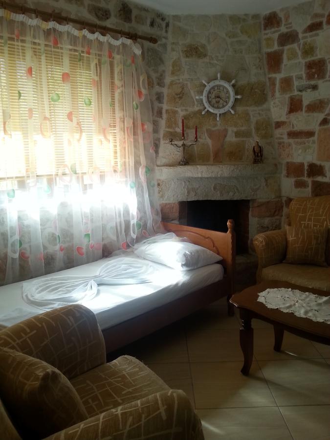 كساميل Altin Skrapari Guesthouse المظهر الخارجي الصورة