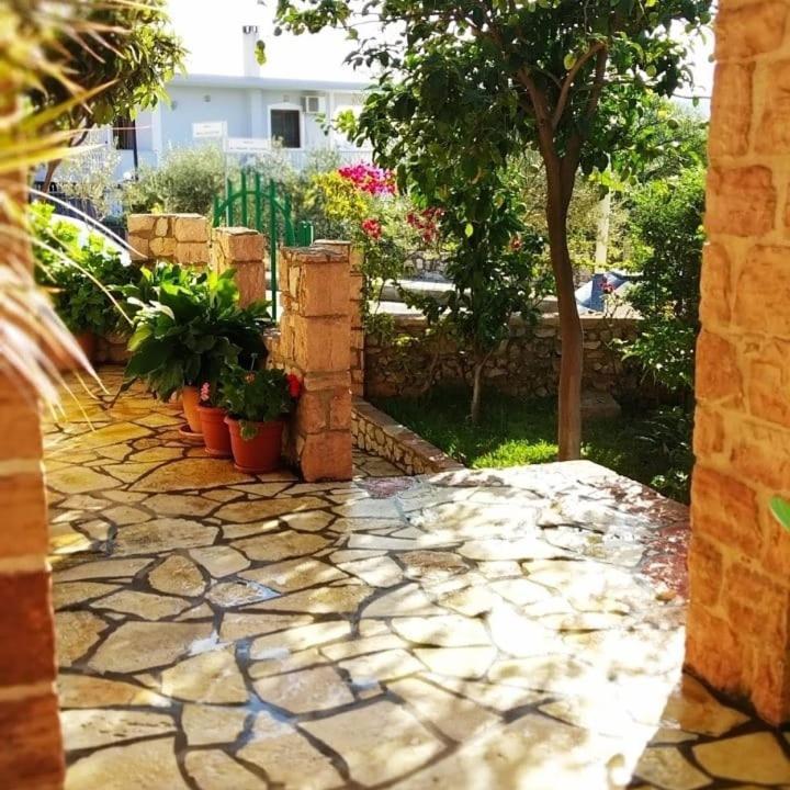 كساميل Altin Skrapari Guesthouse المظهر الخارجي الصورة